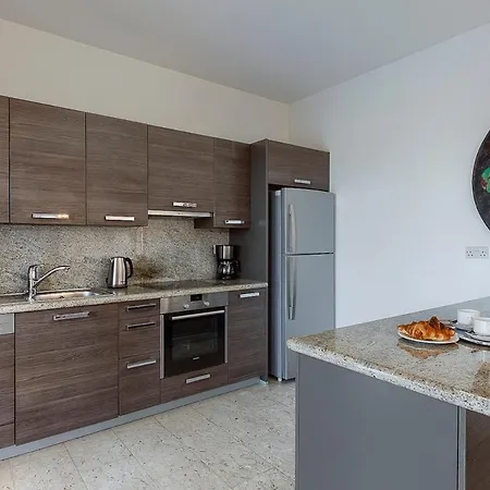 In Sleeps 4 Includes Swimming Pool And Air Con