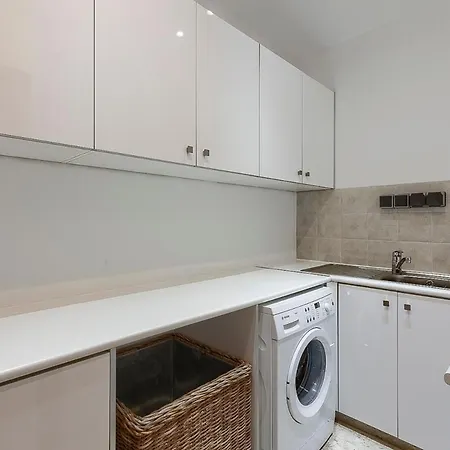Villa In Sleeps 4 Includes Swimming Pool And Air Con