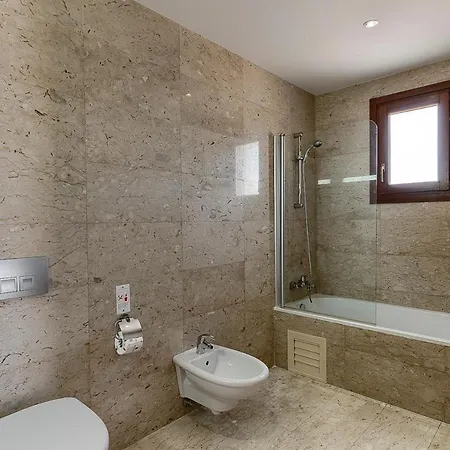 In Sleeps 4 Includes Swimming Pool And Air Con *