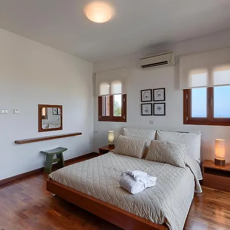 In Sleeps 4 Includes Swimming Pool And Air Con Villa *