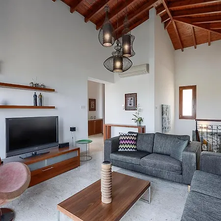 In Sleeps 4 Includes Swimming Pool And Air Con Villa Kouklia