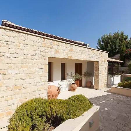 In Sleeps 4 Includes Swimming Pool And Air Con