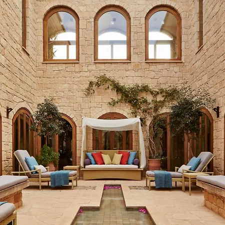 Villa In Sleeps 4 Includes Swimming Pool And Air Con
