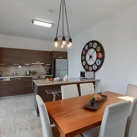 Villa In Sleeps 4 Includes Swimming Pool And Air Con *