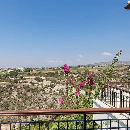 Villa In Sleeps 4 Includes Swimming Pool And Air Con