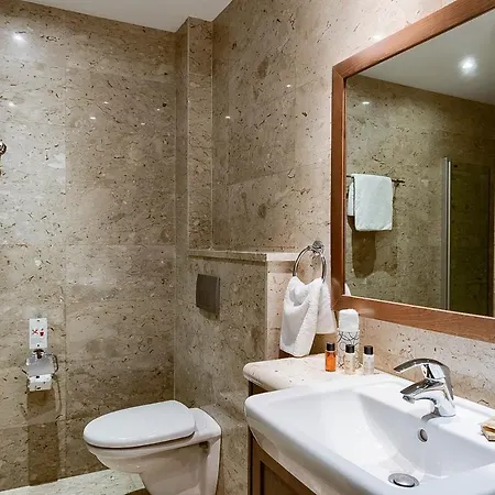 In Sleeps 4 Includes Swimming Pool And Air Con *