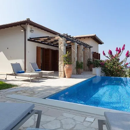 In Sleeps 4 Includes Swimming Pool And Air Con * Kouklia