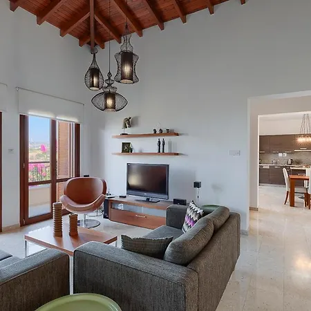 Villa In Sleeps 4 Includes Swimming Pool And Air Con