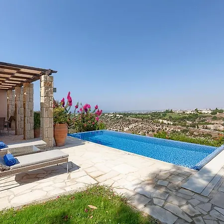 In Sleeps 4 Includes Swimming Pool And Air Con *