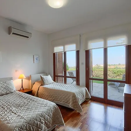 Villa In Sleeps 4 Includes Swimming Pool And Air Con
